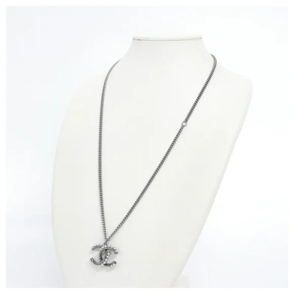 Authentic Chanel CC Faux Pearl Necklace Gold Tone - Picture 3 of 12